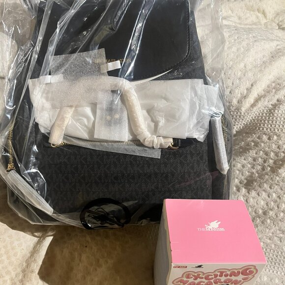 Michael Kors Jet Set Backpack Black with Gold Chain and LABUBU MACARON Bundle - Picture 8 of 9